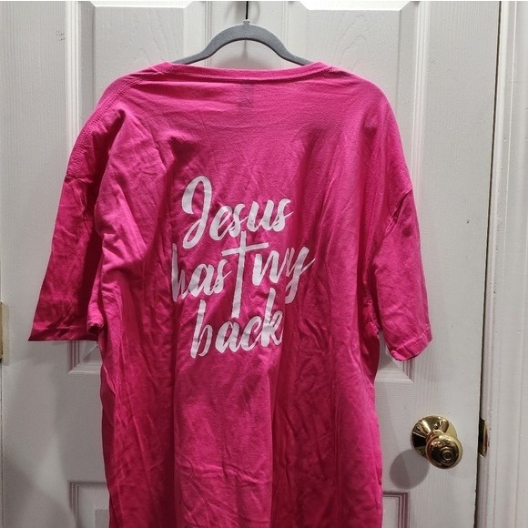 NWOT Hot Pink & White Jesus Has My Back Gildan Graphic T-Shirt Size 2XL - Picture 5 of 5
